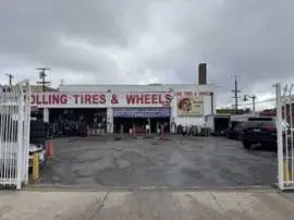 High-Visibility Automotive Space in USC Area w Set